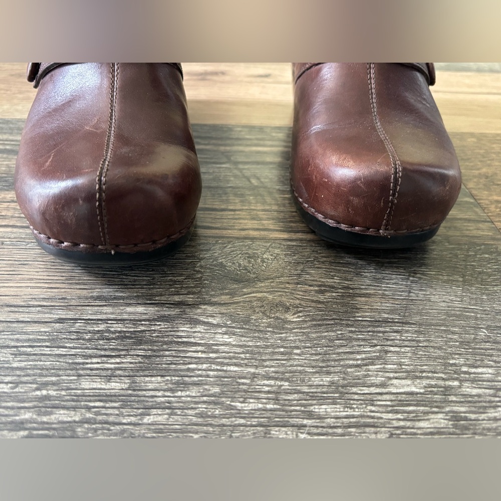 DANSKO‎ Womens Sz 39 US 8.5-9 Solstice Brown Leather Button Clogs Shoes Slip on - Picture 9 of 13